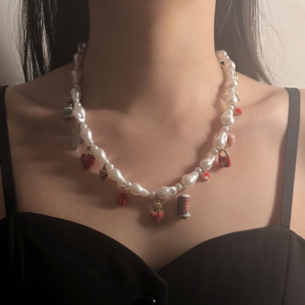 Korean Version of Fresh Niche Fashion Simple Imitation Pearl Various Dripping Alloy Love Geometric Pendant Women's Necklace