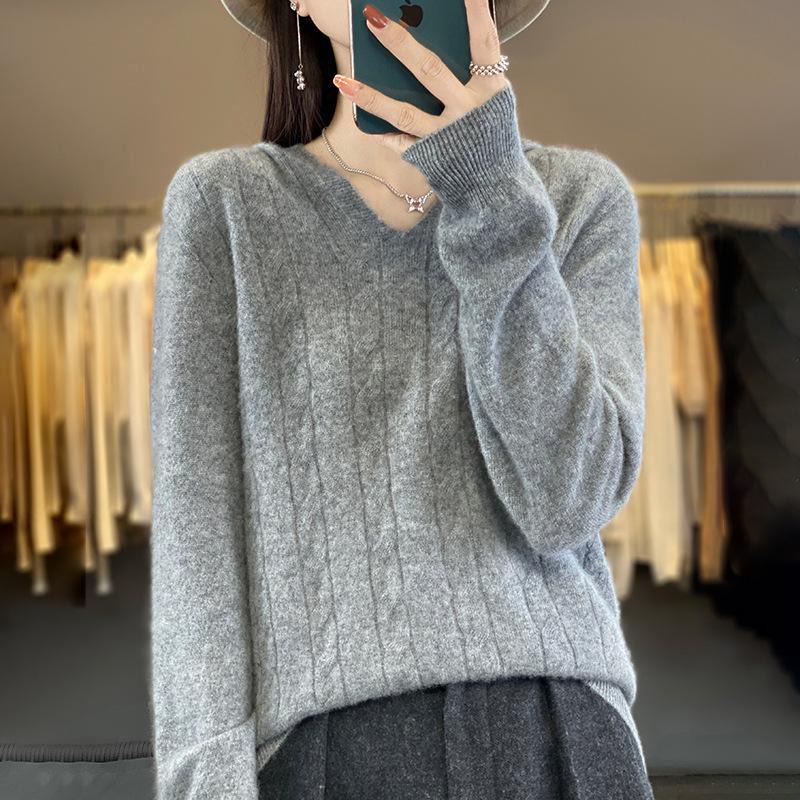 Solid Color Women's Wool Sweater: Classic Loose Fit, Cozy Autumn/Winter Wear