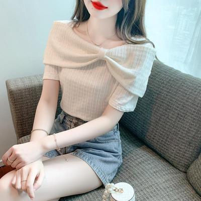 Üst Kıyafetler – T-shirtler