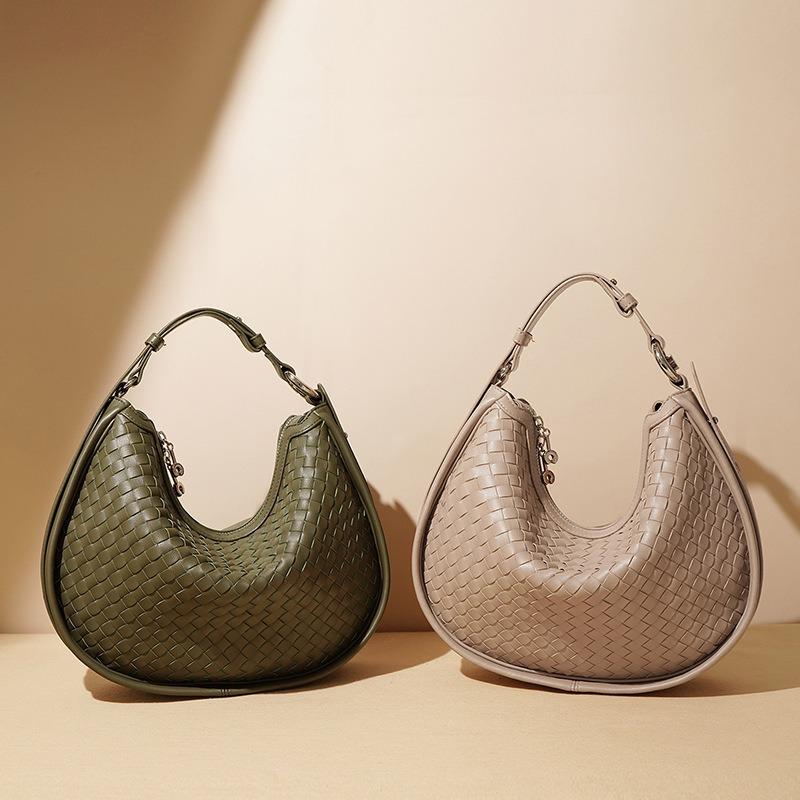 Underarm Crescent Bag, Commuting To Work, Leather, Large-capacity Girls' High-end Shoulder Bag, Handmade Women's Hand-held Woven Bag