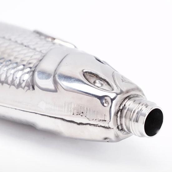 Fiskeformet lommelærke 5 oz Rustfritt stålflaske Lekkasjesikker Sklisikker Lomme-spritflaske for Utendørs Reiser Fiske Camping Fest Drikkeglass