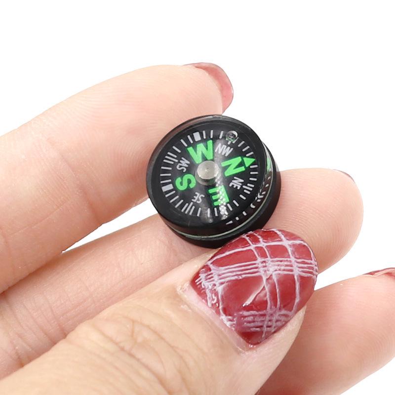 Miniature Oil-Filled Pocket Compass for Outdoor and Decorative Use