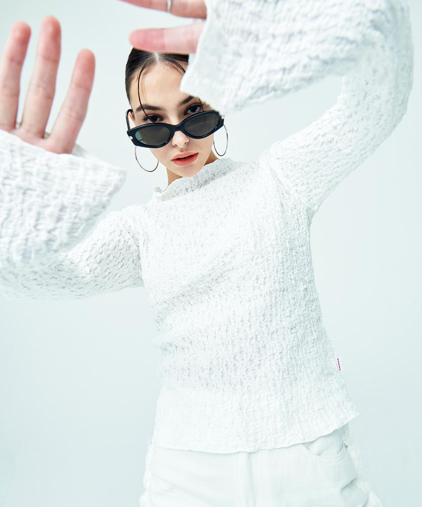 ATTENTIONROW FOR WOMEN Cloud Winkle Half-Neck Long-Sleeve T-Shirt (Ivory)