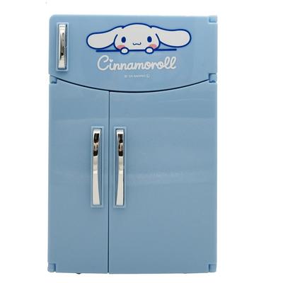 SHOBIDO Cinnamoroll Kühlschrankbehälter & Lippenbalsam-Set (439830) Blaues Kinderkosmetik-Geschenkpapier-Set Lippenbalsam Kühlschrankförmiges Zubehör-Etui