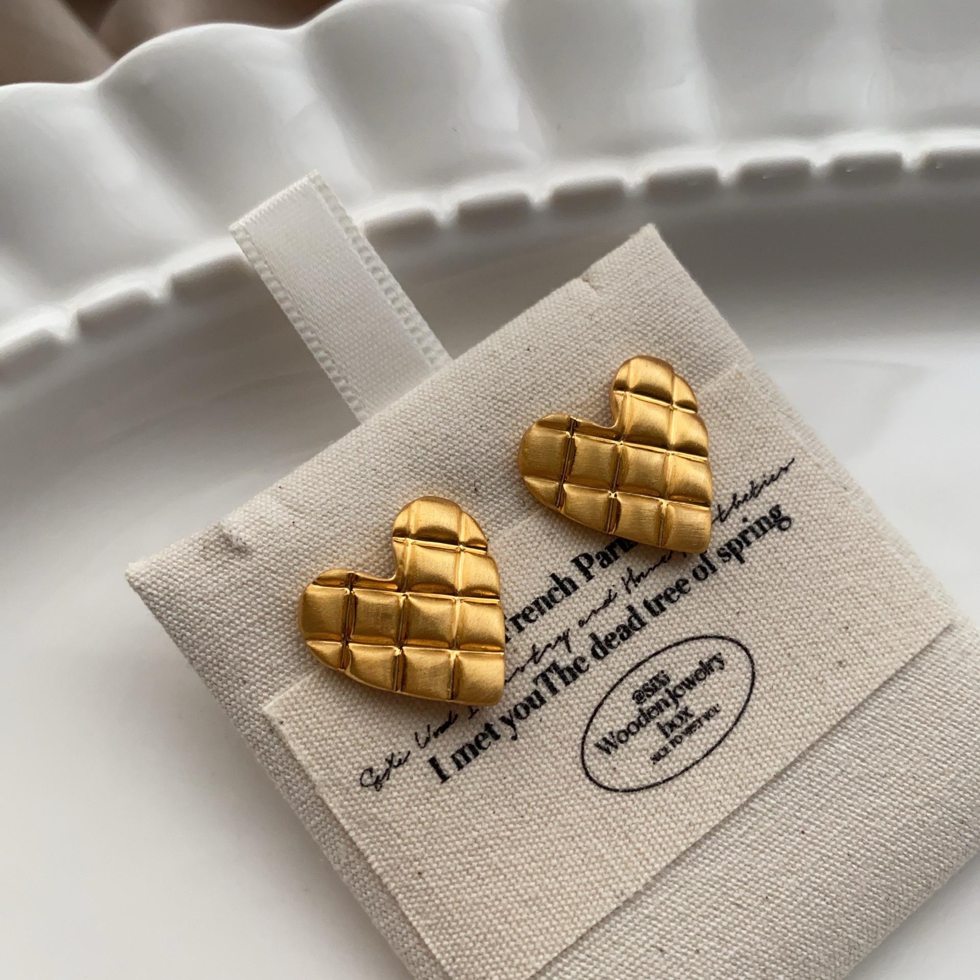 Geometric Weaving Love Stud Earrings Fashion Temperament Light Luxury Retro Love Personality Daily Versatile Commuter Earrings