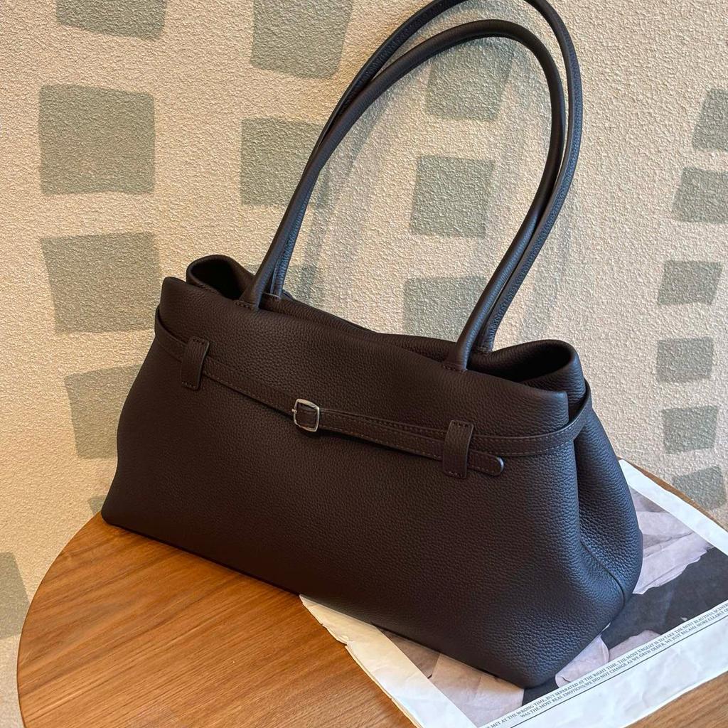 Belt small lock, first layer cowhide tote bag, genuine leather shoulder bag, fashionable large-capacity baguette bag, minimalist women's bag
