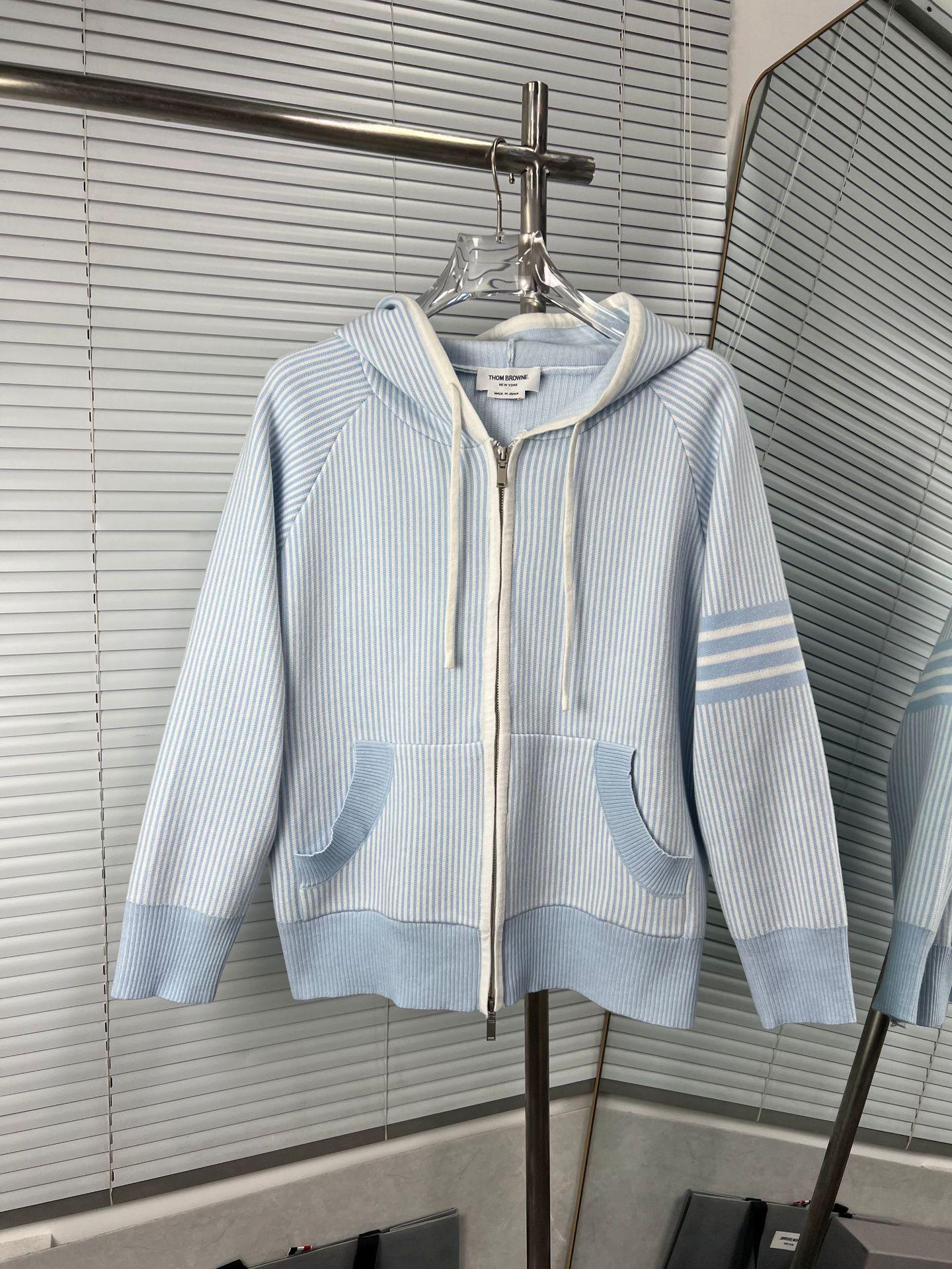 

High-Quality Striped Wool Men s Hooded Zipper Sweater - Long Sleeve, Spring/Autumn. Size M світло-синій колір