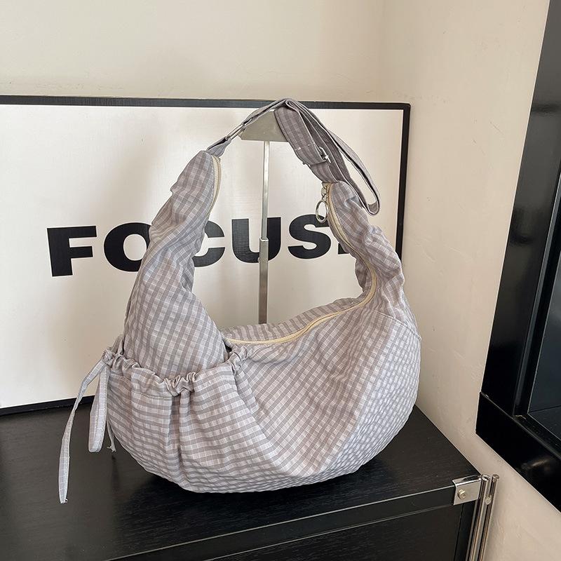

Literary plaid shoulder bag women s new casual versatile messenger bag large-capacity commuter dumpling bag светло-серый