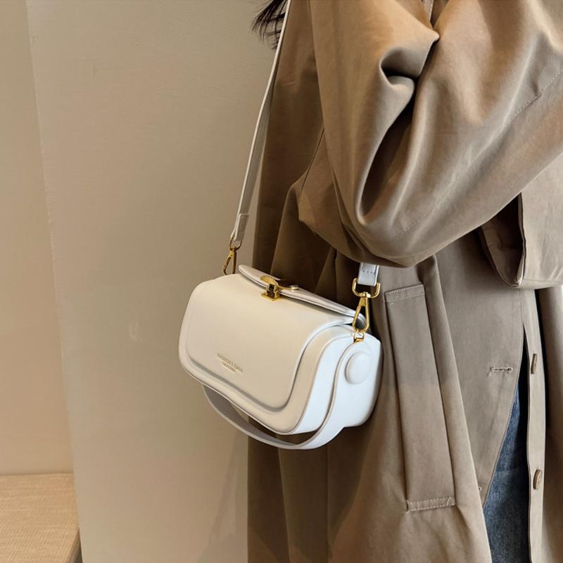 Classic Black Shoulder Bag Women's Versatile Retro Crossbody Square Bags New Large Capacity Textured Leather Flap Handbags CLE