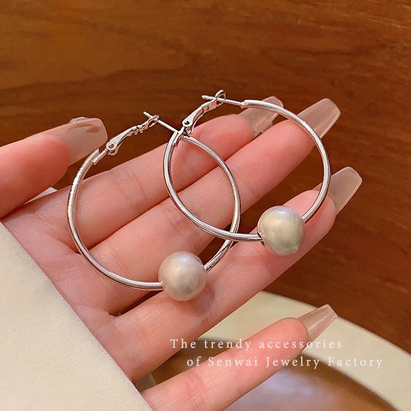 

Cold Wind Silver Brushed Ball Circle Earrings Women s Premium Sense Round Face Skinny Earrings Sweet Versatile Spice Girl Earrings