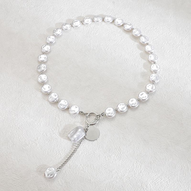 Einfache einlagige Barock-Imitation Flachperlen Halskette, kalter Wind Fransen Pulloverkette