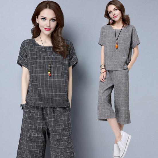 Dámský kostkovaný dvoudílný outfit, ležérní top s krátkým rukávem a kulatým výstřihem, sada zkrácených kalhot s kapsami, letní volná souprava na doma