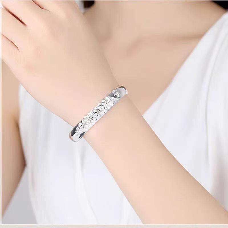 White copper silver-plated Peacock Heart Sutra open bracelet, fashionable and versatile solid open bracelet for women, a gift for a girlfriend