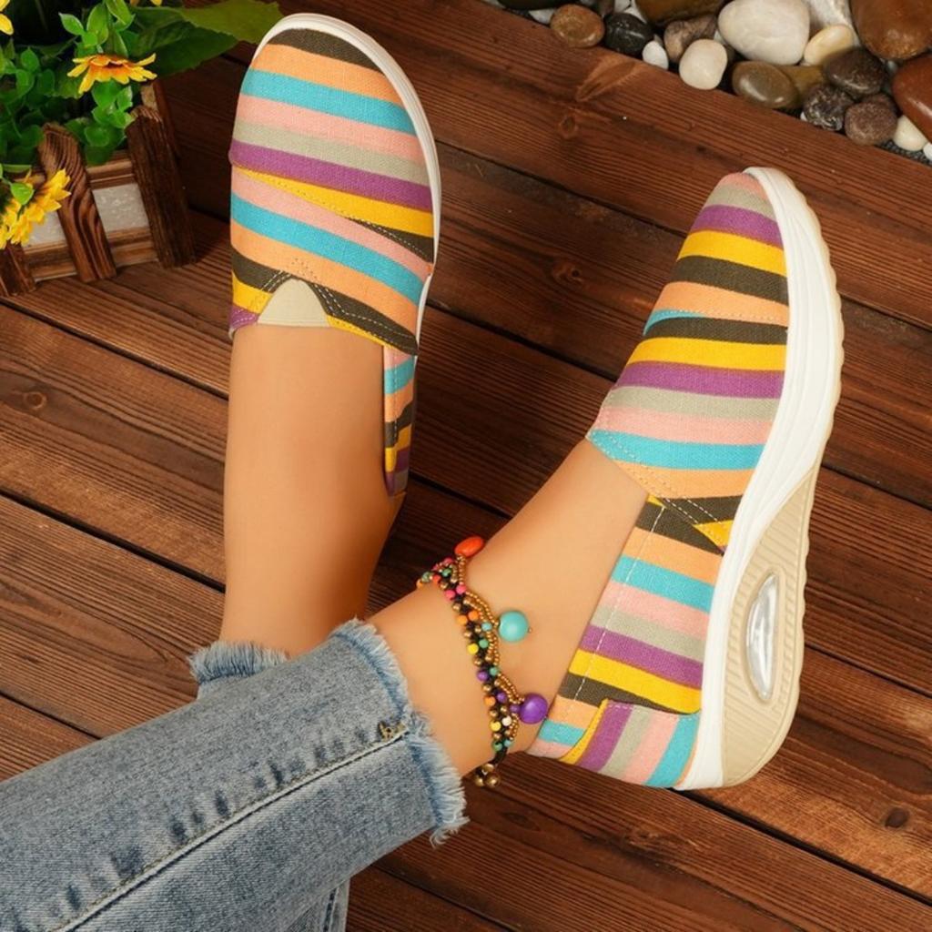 Fashion New Fashionable Two-tone Low-top Canvas Shoes, Women's Casual Round-toed Shaker Shoes, and Large-sized Women's Shoes