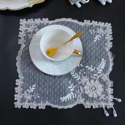 Tischdekoration und Accessoires aus weißem Netz mit Perlen und Blumenstickerei, Tischset, Tischdecke, Tischset für Hochzeit, Weihnachten, Küche