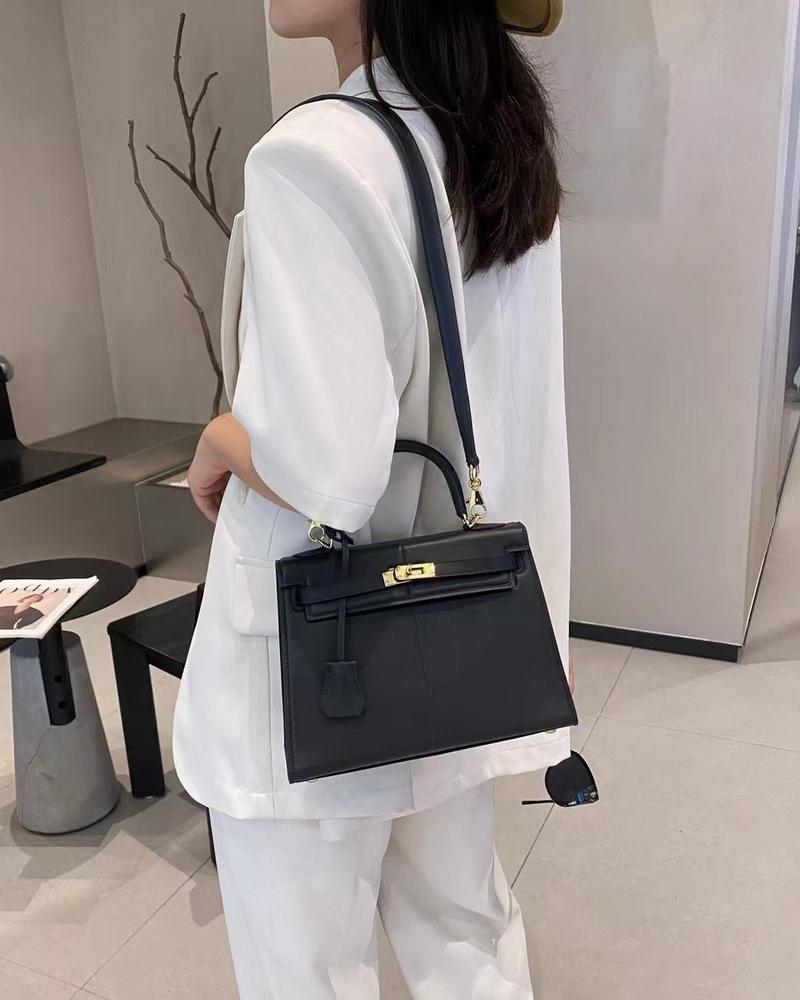 2026 New Leather Women's Bag First Layer Swift Leather Medieval Kelli Bag Portable Shoulder Messenger Bag