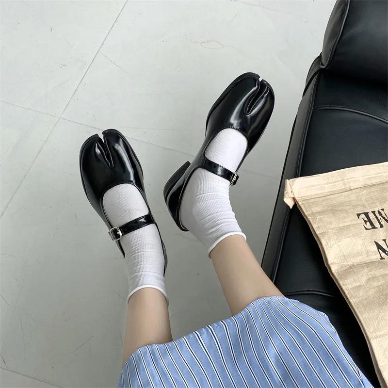 Lolita Shoes Girl Leather Belt Strap Trotter Shoes Ladies Square Split Toe Tabi Ninja Women Flats Mary Janes Buckle Band Loafers