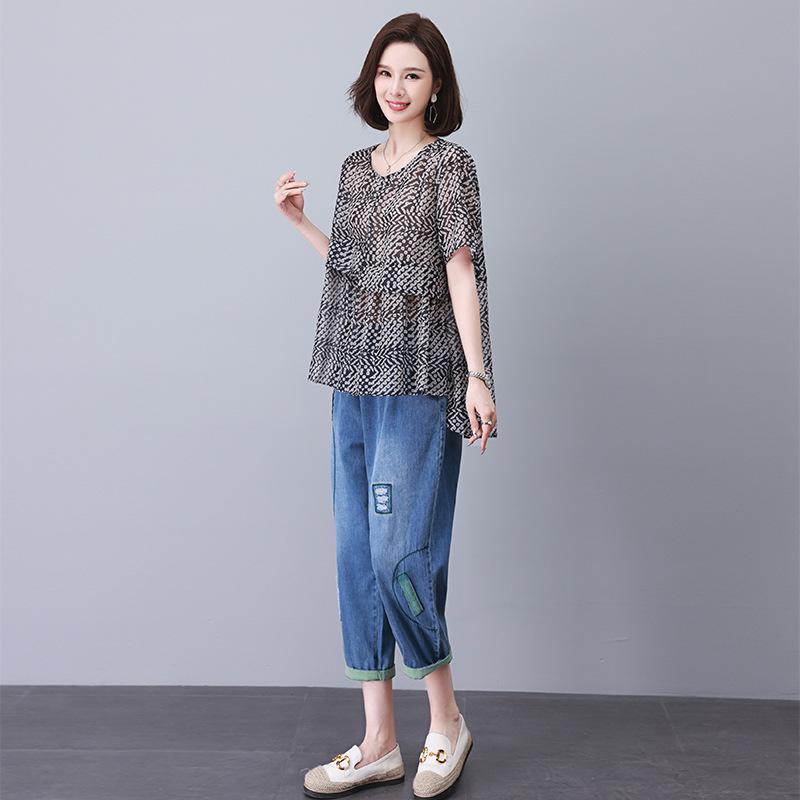 Women's Summer 2025 Casual Suit: Short Sleeve Fashionable Two-Piece Jeans Set for Middle-Aged Moms