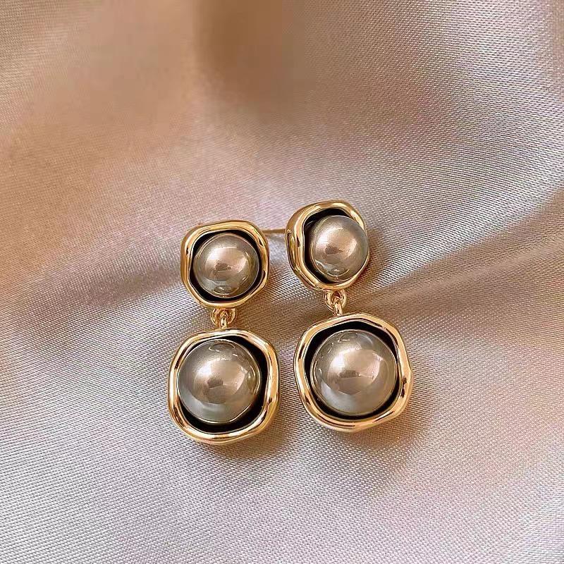 Korean Elegant Pearl Stud Earrings for Women: Versatile, High-Class Style Jewelry