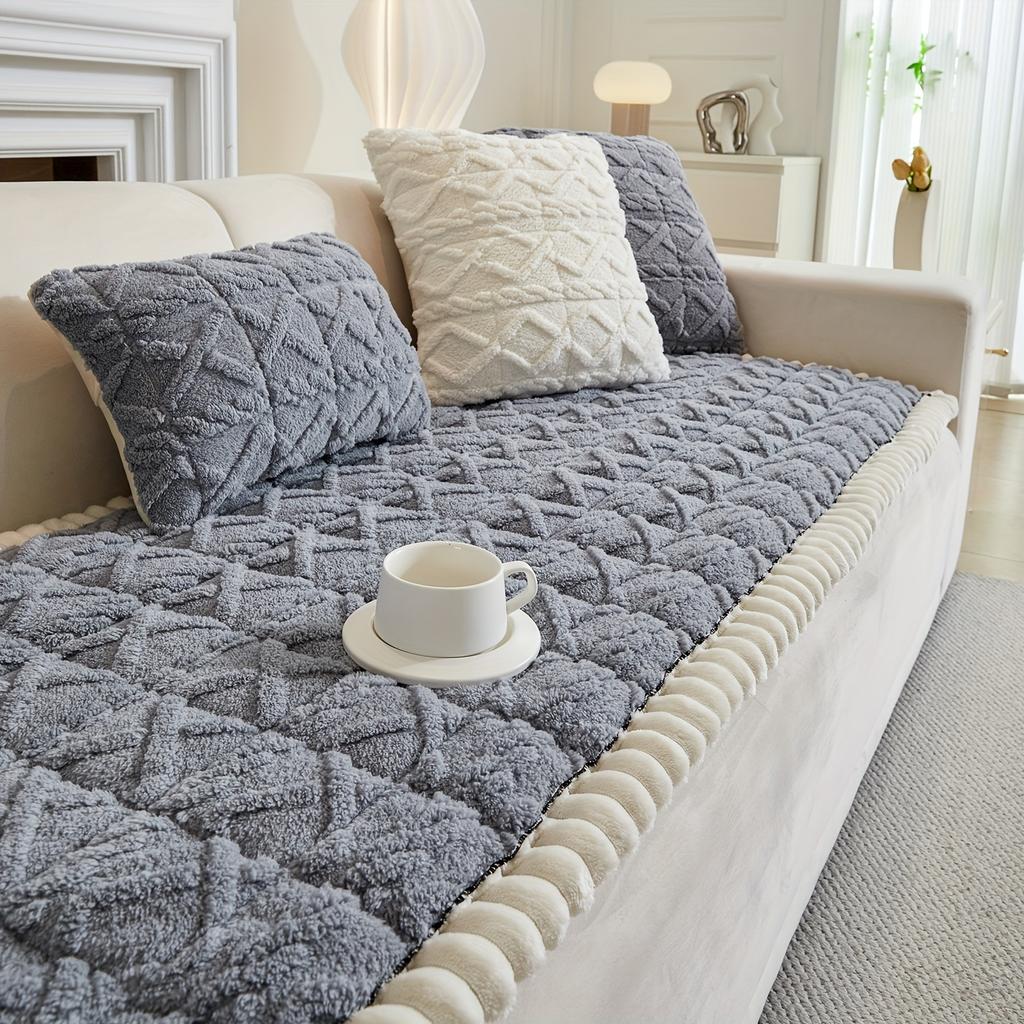 No Pillow 1pc Autumn and Winter Thickened Bohemian Style Quilted Sofa Cover with Pleats, Integrated Plush Fabric, Non-slip Protective Cover for Pets