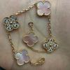 Exquisites Vierblättriges Kleeblatt Armband für Damen Fünf-Blüten Armband Zweiseitiges Natürliches Weißes Perlmutt und Karneol Armband
