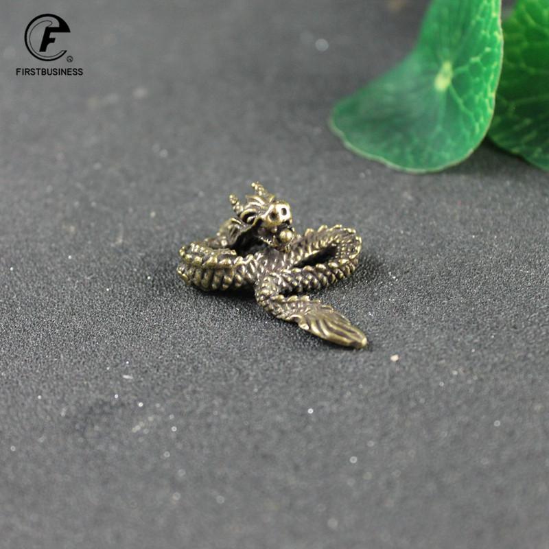 Retro Brass Zodiac Dragon Car Keychain Pendant Copper Dragon Head Home Decorations Solid Desk Mininature Ornament Car Key Chains