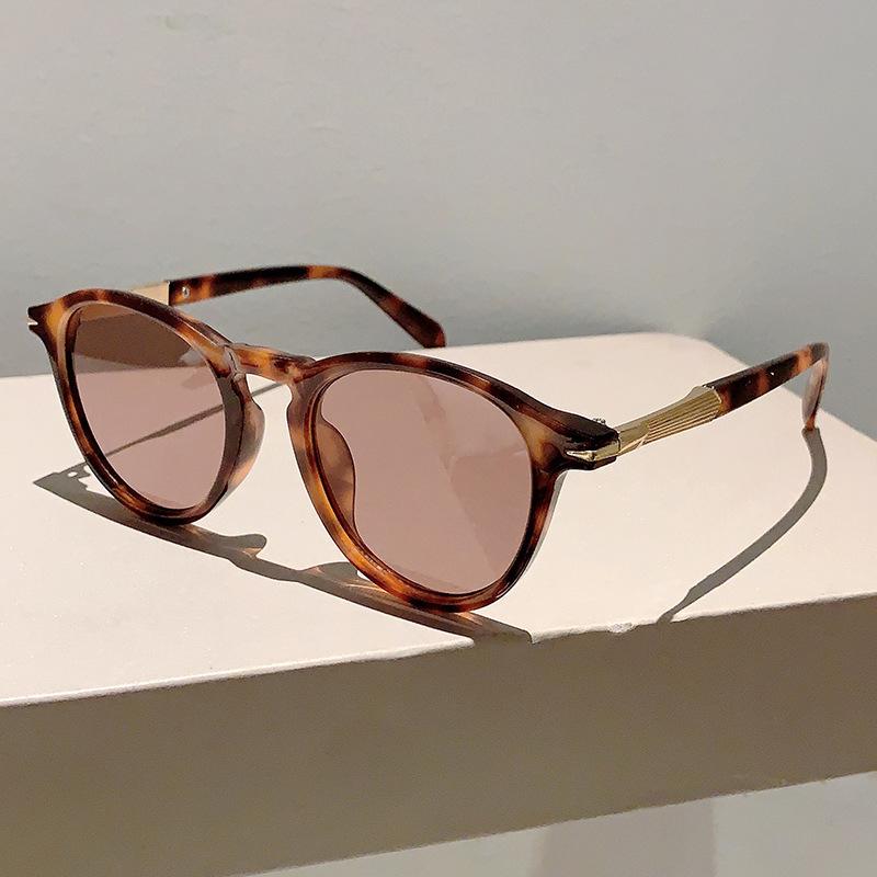 Classic Vintage Rivet Sunglasses Women For Men Sun Glasses Luxury Brand Designer Punk Popular Travel Driving Leopard Eyeglasses