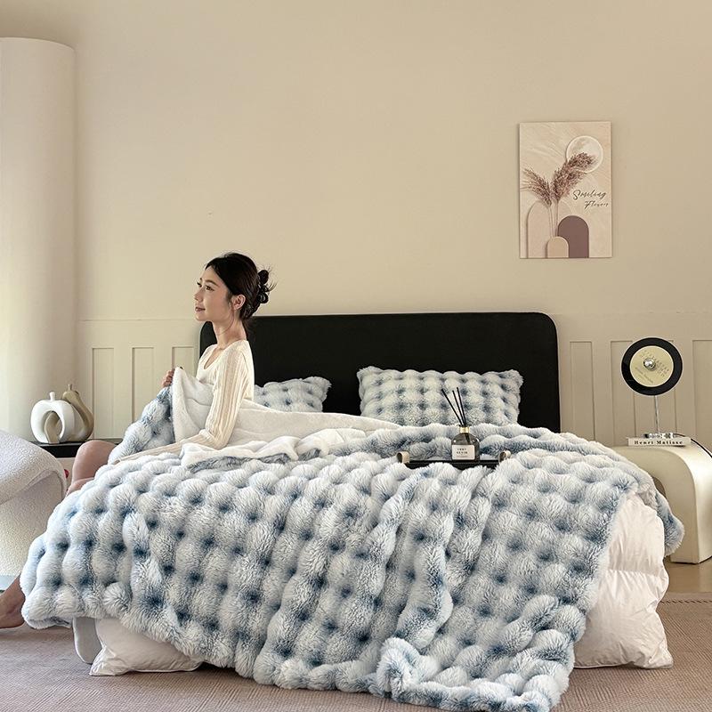 Double-Sided Thickened Tuscan Imitation Rabbit Fur Fleece Blanket for Sofa or Office Nap