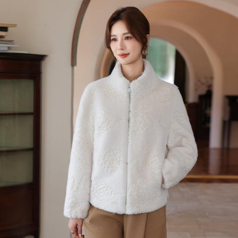 Middle-aged women's clothing, middle-aged women's coat, thickened zipper, light luxury temperament, loose retro top, integrated fur