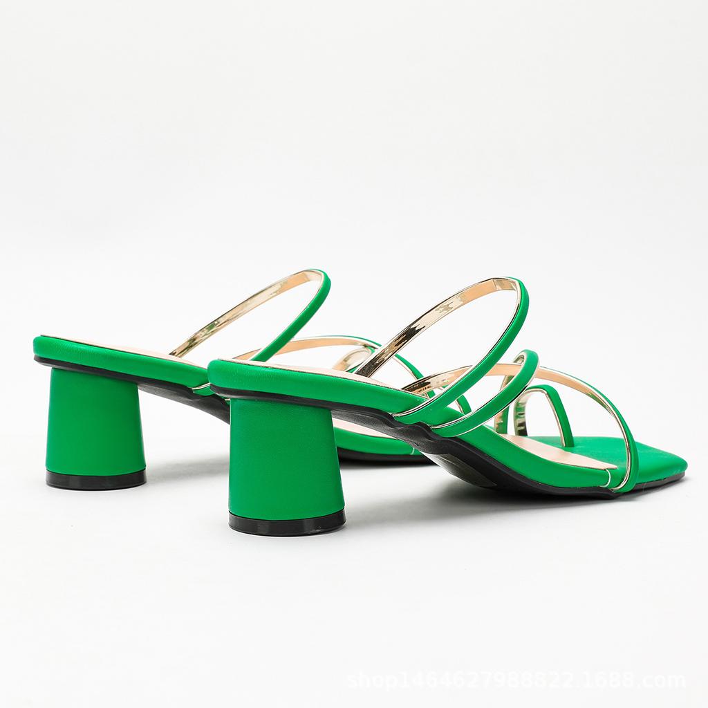 Women's open-toed summer low-heeled sandals are versatile, comfortable and casual, and a pair of high-heeled cool slippers.