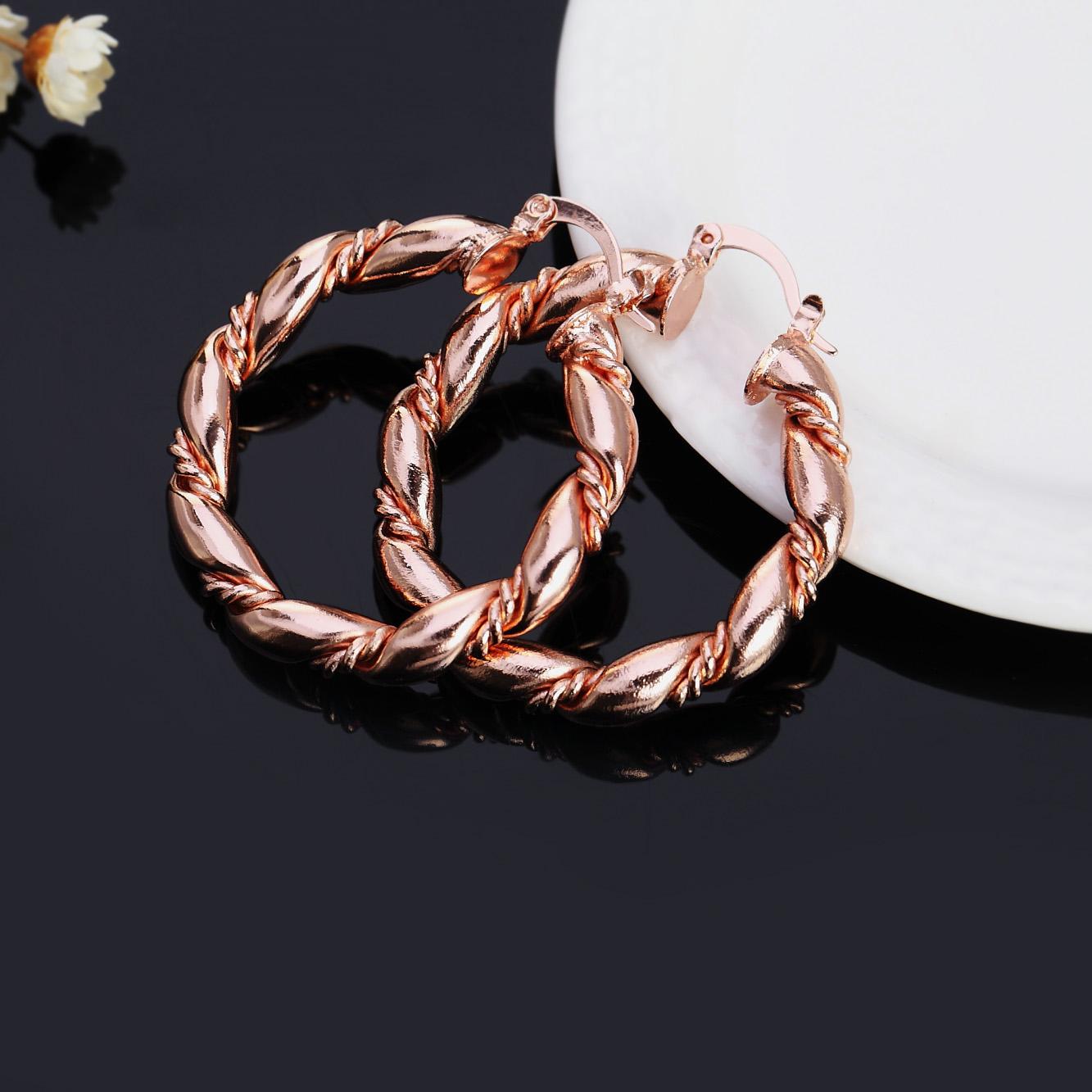 Charms 18K Gold 4cm Seil Runde Creolen Kupfer Modeschmuck Hochzeitsfeier beliebt s Feiertagsgeschenke Y21214YY- black