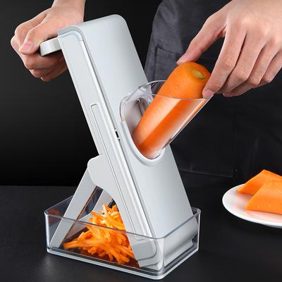 Gemüseschneider mit sicherer Mandoline, ideal für Julienne-Streifen, Pommes frites und Kartoffeln. Inklusive Aufbewahrungsbox mit Deckel.
