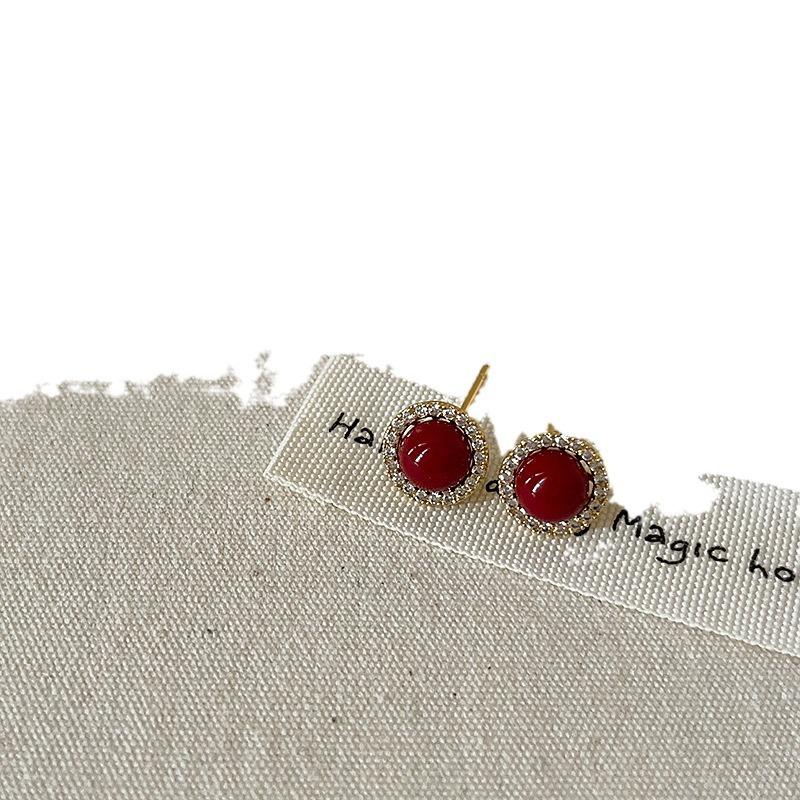 Simple And Compact Ankara Red Zircon Pearl Stud Earrings Women'S French Retro Elegant Fashion Versatile Earrings