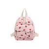 Ein einzigartiger Erdbeer-Mini-Rucksack aus leichter Polyesterfaser. Ausgestattet mit verstellbaren Schultergurten, Reißverschluss und Handwäsche-Funktion