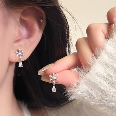 Snowflake Water Drop Earrings Cold Wind Elegant Temperament Daily Versatile Earrings Light Luxury Earrings