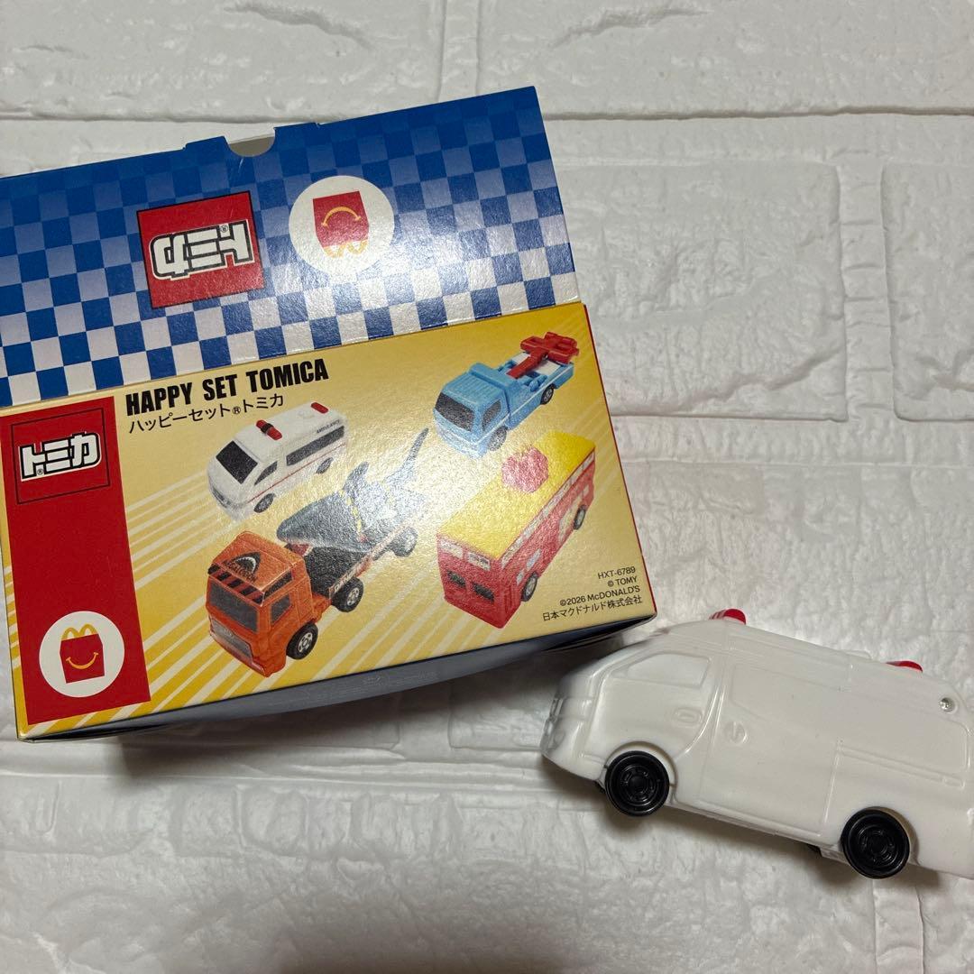 Used McDonald s Happy Set Tomica Ambulance Nissan