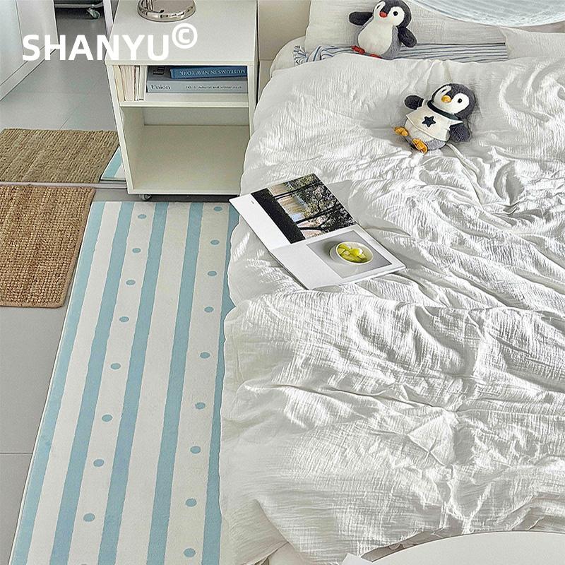 

VIKAMA Modern Striped Carpet Summer Cool Breeze Floor Mats Bedroom Bedside Rugs Hallway Aisle Floor Mats Home Decoration 40x120cm 16x47inch