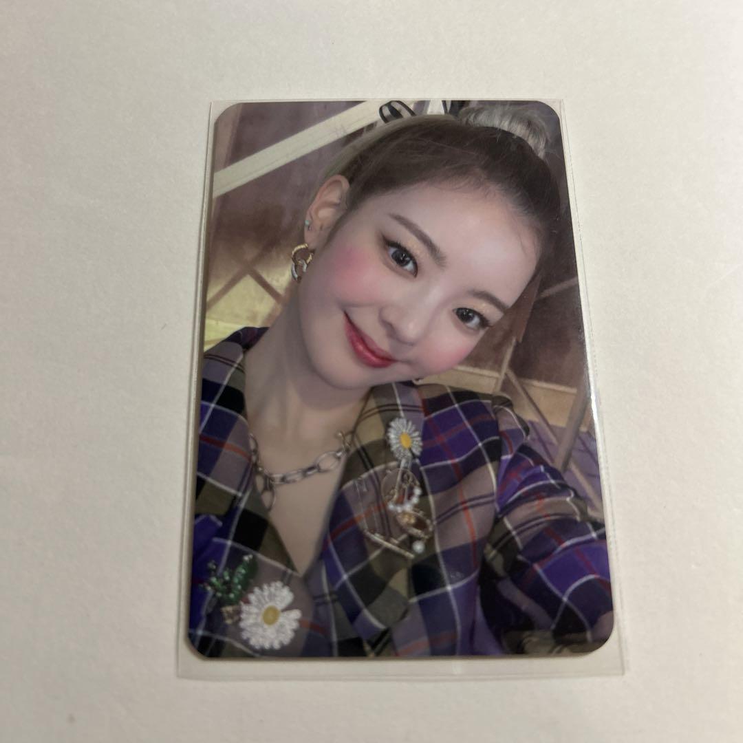 

[USED] ITZY CRAZY IN LOVE trading card rear