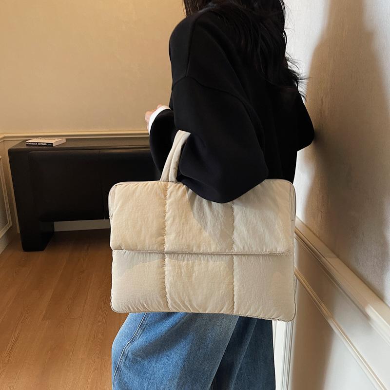 Korean version of large capacity cotton laptop bag simple casual padded clothing bag fashion trend work commuting tote bag
