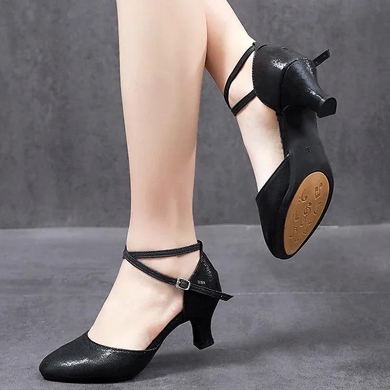Zapatos Estándar para Mujer Nuevos Zapatos de Baile de Salón para Mujer con Perlas Punta Cerrada Zapatos de Salsa Suela Blanda de Goma Tacones Bajos para Danza Moderna