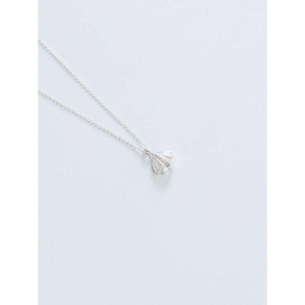Shell Flow Necklace