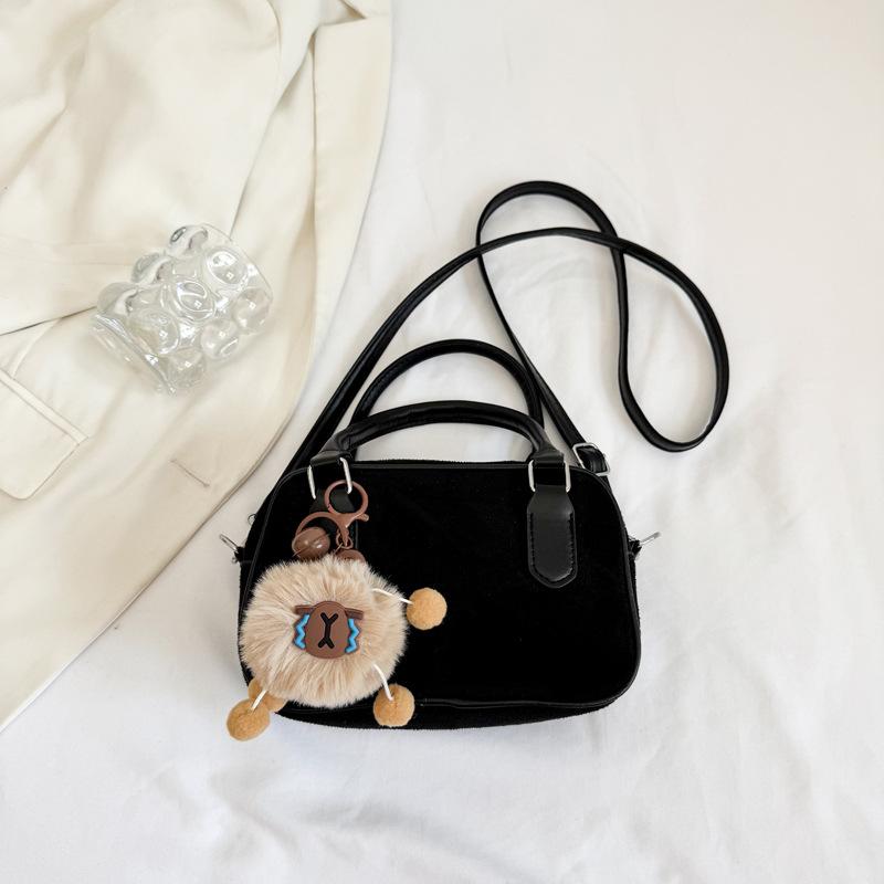 

Autumn and winter new retro matte versatile shoulder messenger small bag pillow bag portable women s bag tide Without pendant чёрный