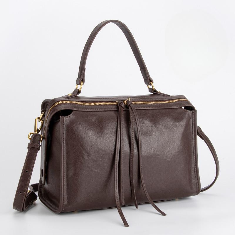 

Leather Handbag Head Layer Leather One-shoulder Crossbody Luggage Bag Women Large Capacity Travel Commuter Pillow Bag Women