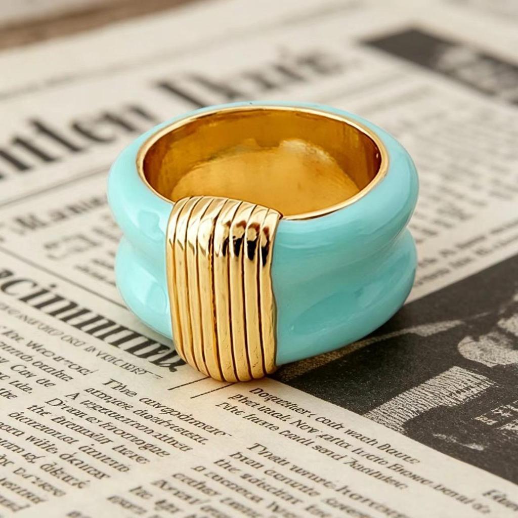 European American Black Gold Enamel Wide Band Ring with Ridge Pattern - Retro Style 699