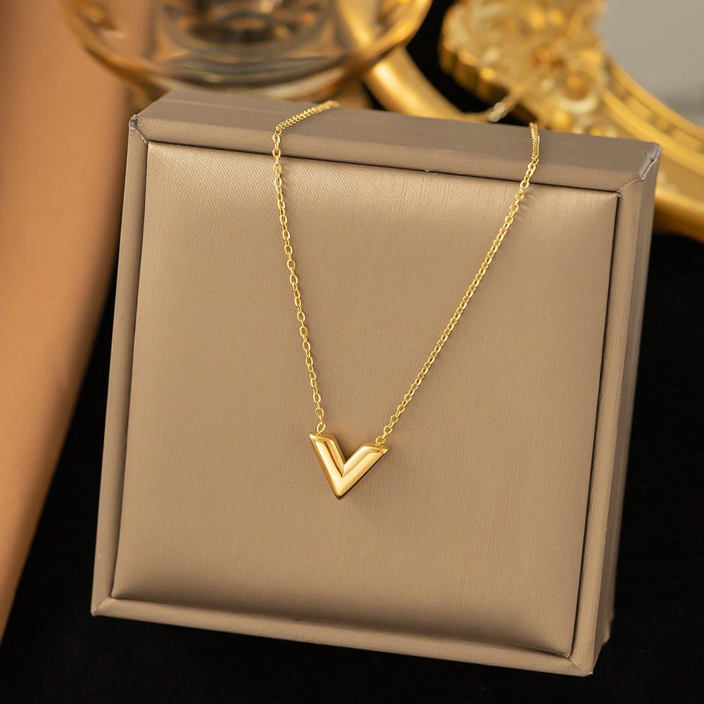 Elegant Titanium Steel Clavicle Necklace for Women - Trendy, Durable, and Fashionable