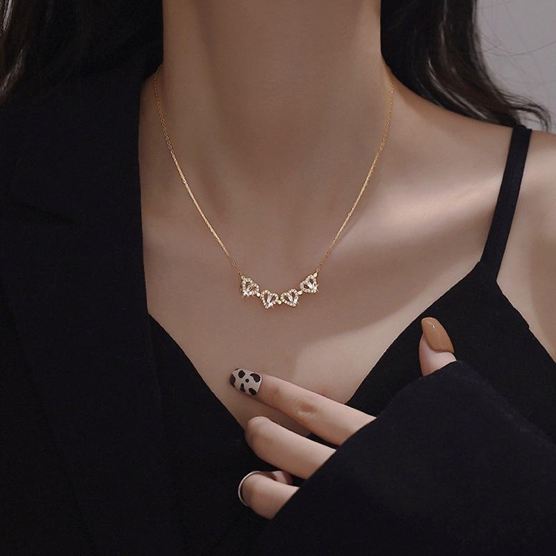 Four-Leaf Clover Necklace: Dual-Wear Design, Luxurious Heart Clavicle Chain for Women