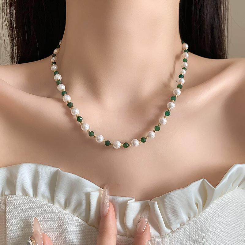 Gold-Plated Natural Pearl Necklace: Elegant Clavicle Chain with Retro High-End Style for Women