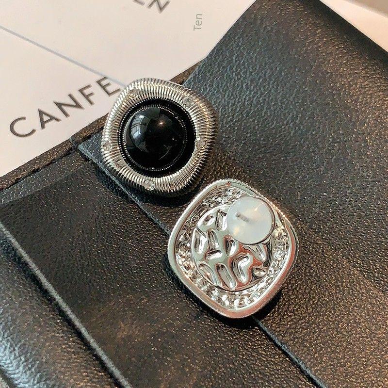 Textured Square Earrings 2026 New Popular Style Black Round Ball Earrings Light Luxury High-End Cyberpunk Earrings
