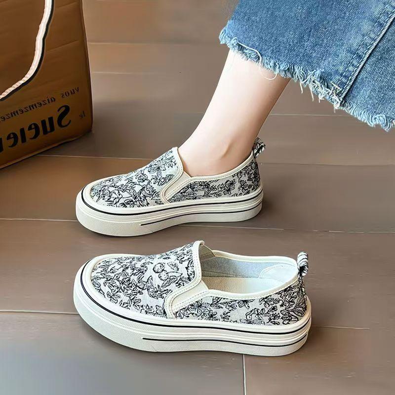 Woman Canvas Print Casual Board Shoes Thick Sole Non Slip Flat Sole Round Toe Slip On Chinese Style Spring Casual Walking Shoes
