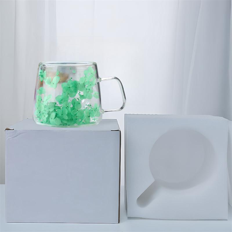 Bunte Trockenblumen-Glasbecher - Dekorative transparente Kaffee-/Teetasse mit eingebetteten floralen Elementen